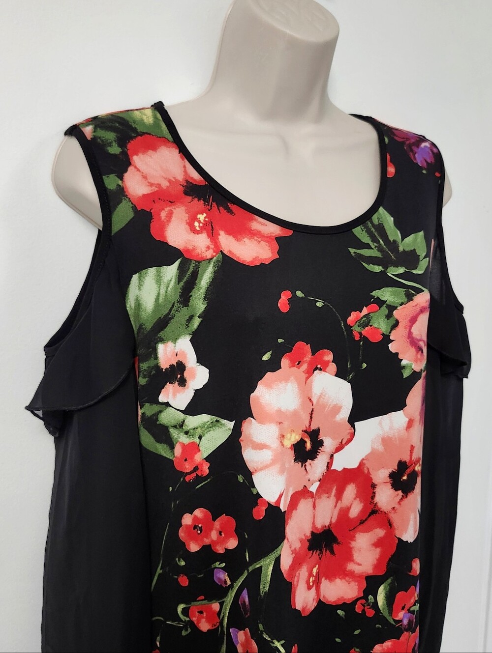 Laura sz L Cold-Shoulder Floral Blouse - Black with Red Floral Long Sleeves - Picture 10 of 11